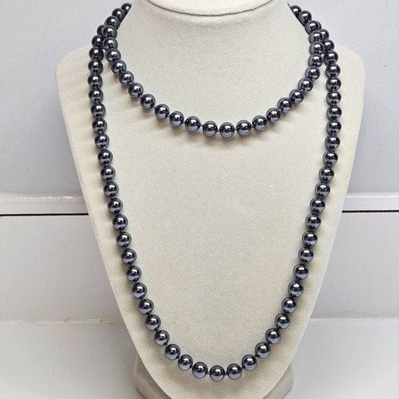 VINTAGE Trifari Grey Black Faux Pearl Beaded Long Necklace Hidden Box Clasp - Picture 2 of 6